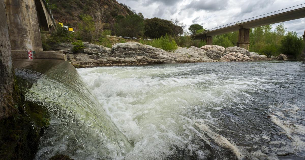 La Agencia Catalana del Agua realiza dos hidropuntas en el río Ter con incremento de caudal dos veces por semana durante seis horas para mantener su calidad ambiental y permitir la supervivencia de la fauna sin merma de consideración en las reservas de agua.