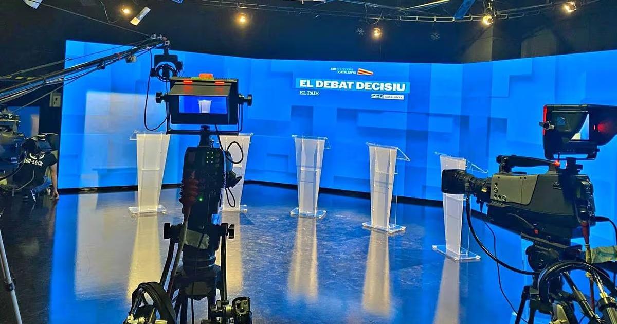 El plató, ya preparado, en el que se iba a celebrar el último debate de las elecciones en Cataluña.
