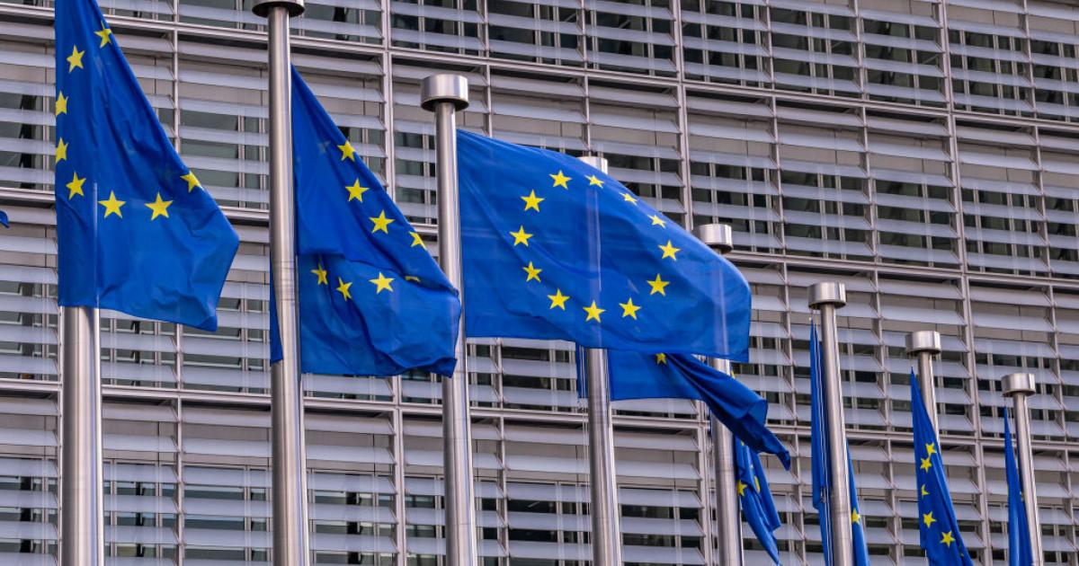 Banderas de Europa en el edificio Berlaymont, sede del poder ejecutivo en la Unión Europea.