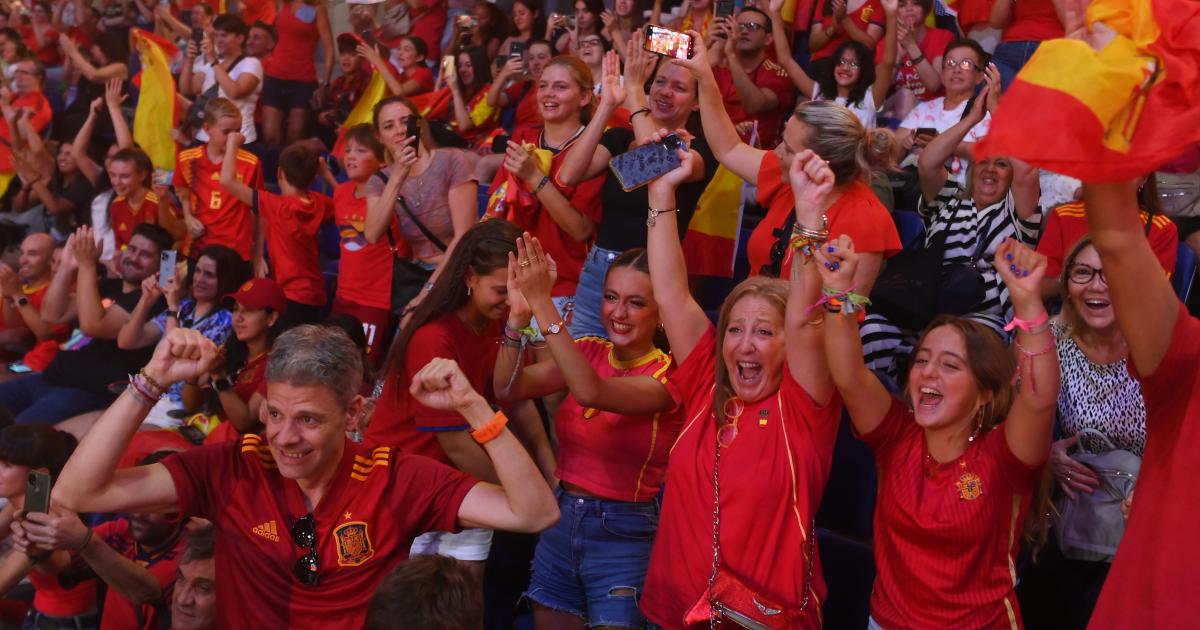 Foto de archivo de aficionados viendo la final del Mundial de fútbol femenino que ganó España.