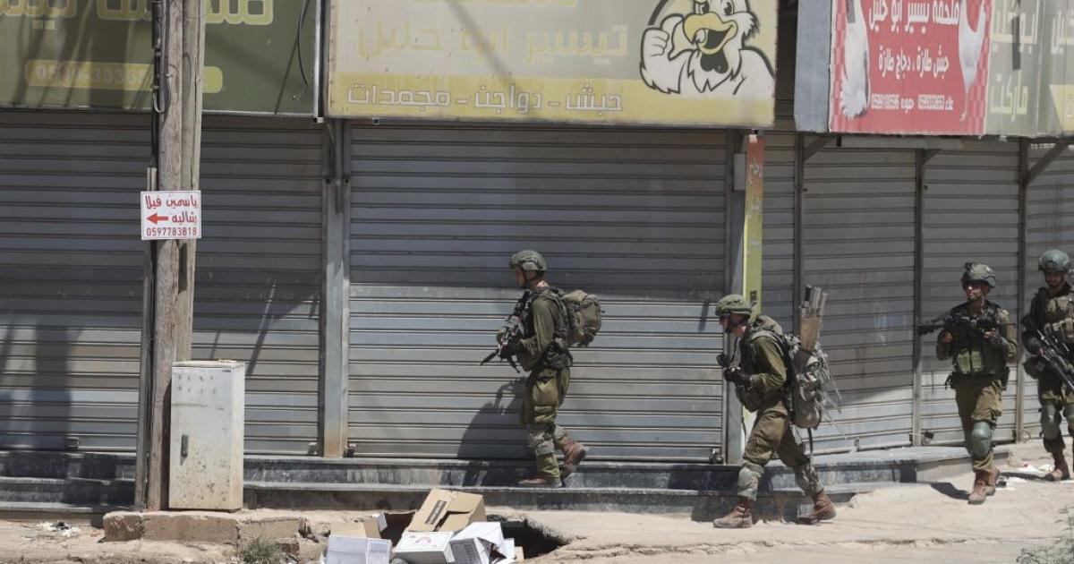 Un grupo de soldados israelíes, durante el asalto al campo de refugiados Al-Faria cera de Tubas, (West Bank, Cisjordania).