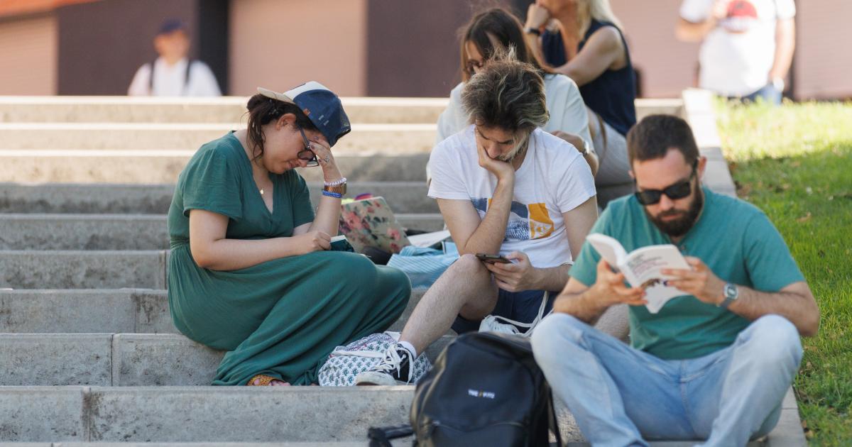 Foto de archivo de estudiantes en la Universidad Complutense de Madrid.