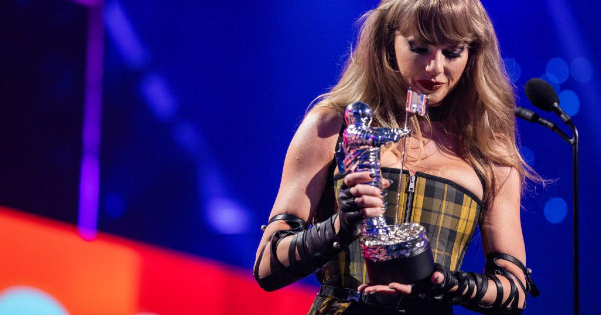 Taylor Swift recoge uno de los MTV Music Awards 2024