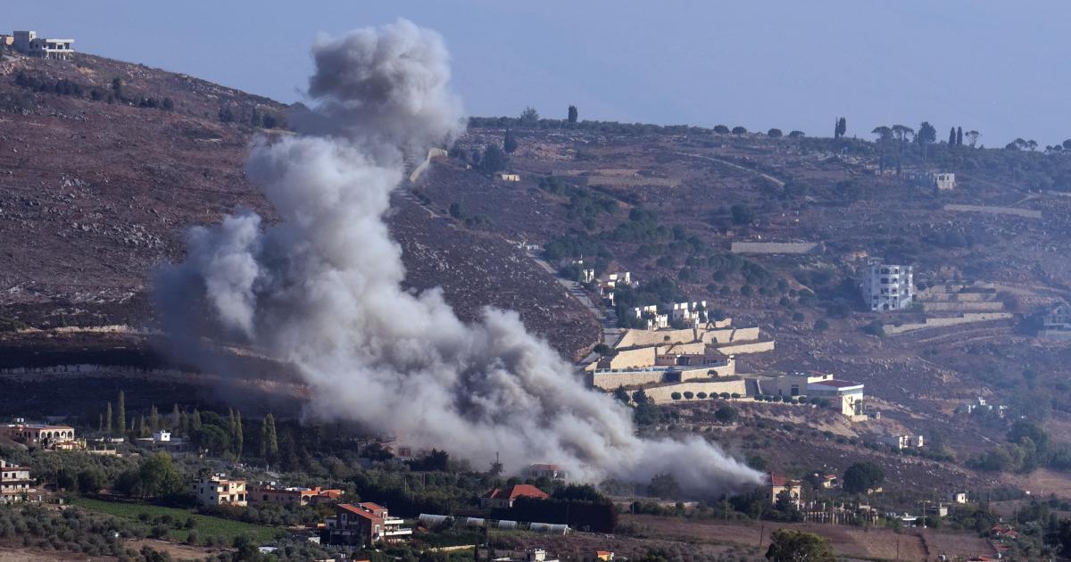 Restos de humo tras un ataque de Israel en Líbano.