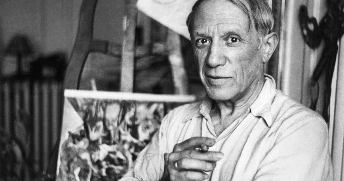 Pablo Picasso en su estudio de París