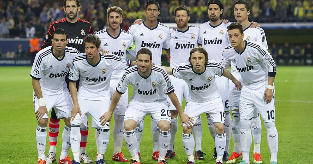 Foto de uno de los planteles del Madrid de 2013, en un duelo en Dortmund, Alemania.