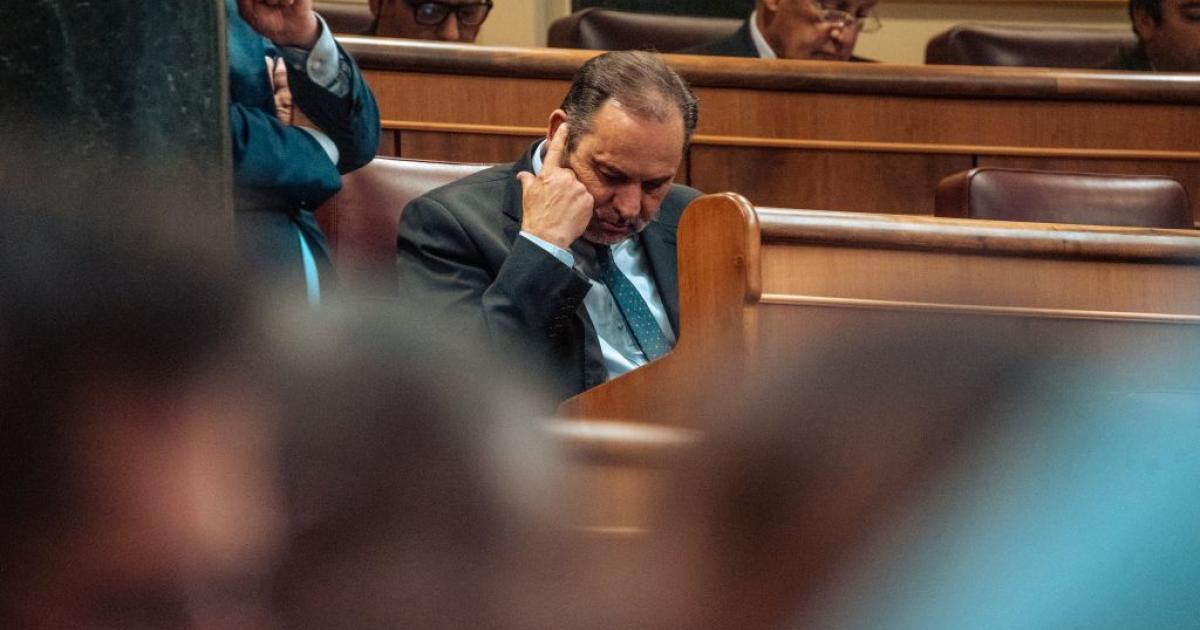 José Luis Ábalos, meditabundo en el Congreso