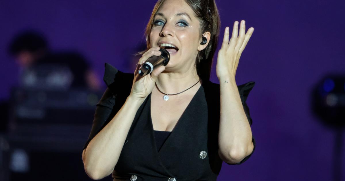 La cantante Leire Martínez, en un concierto de La Oreja de Van Gogh en 2022.