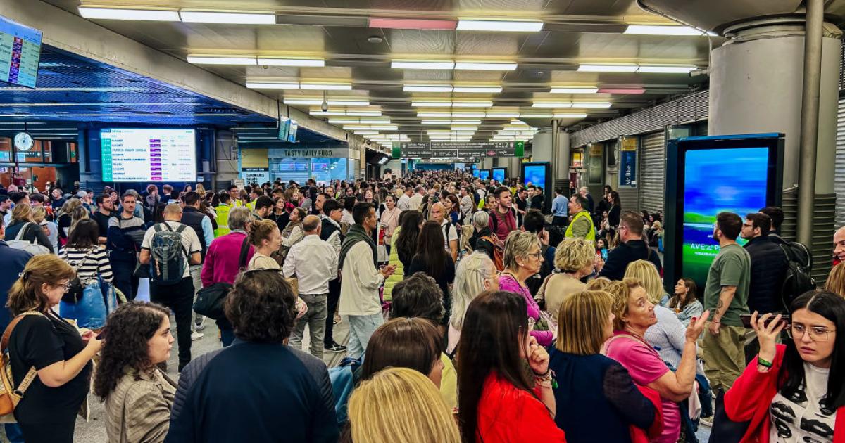 Cientos de pasajeros afectados por las incidencias registradas este fin de semana en Atocha.