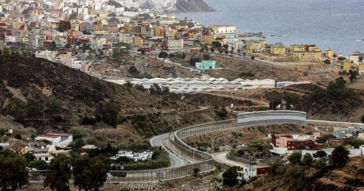 Vista de la frontera entre Ceuta (España) y Fnideq (Marruecos)
