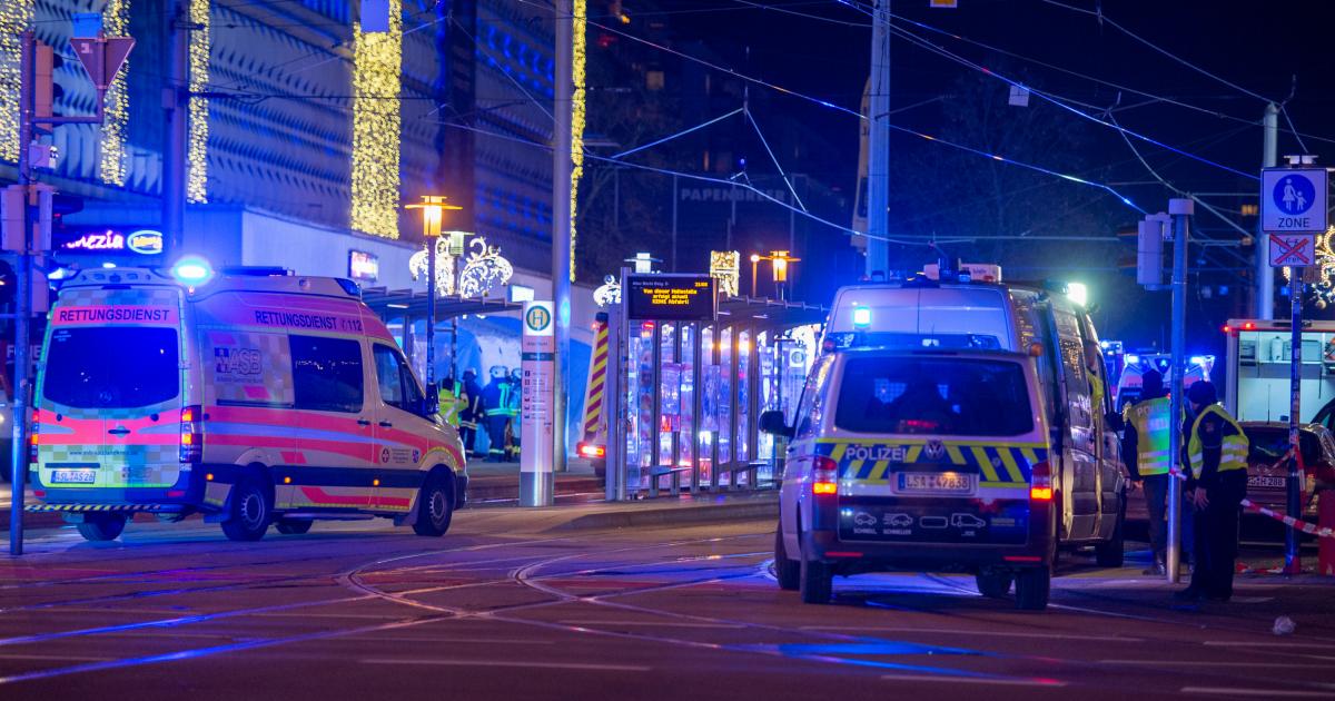 Vehículos de emergencias tras el atropello múltiple de Magdeburgo, Alemania.