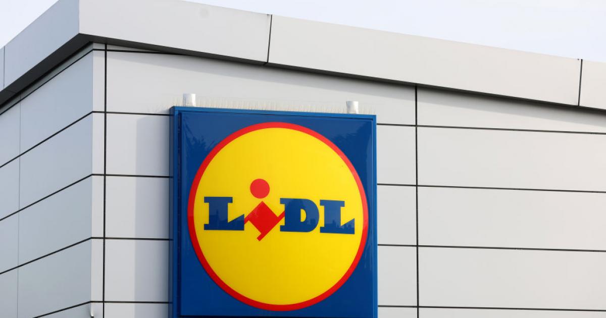 Logo de LIDL en la entrada de un supermercado