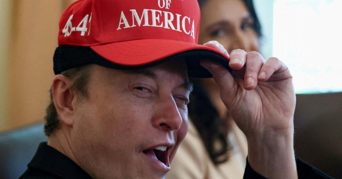 Elon Musk con una gorra con la inscripción "Gulf of America"