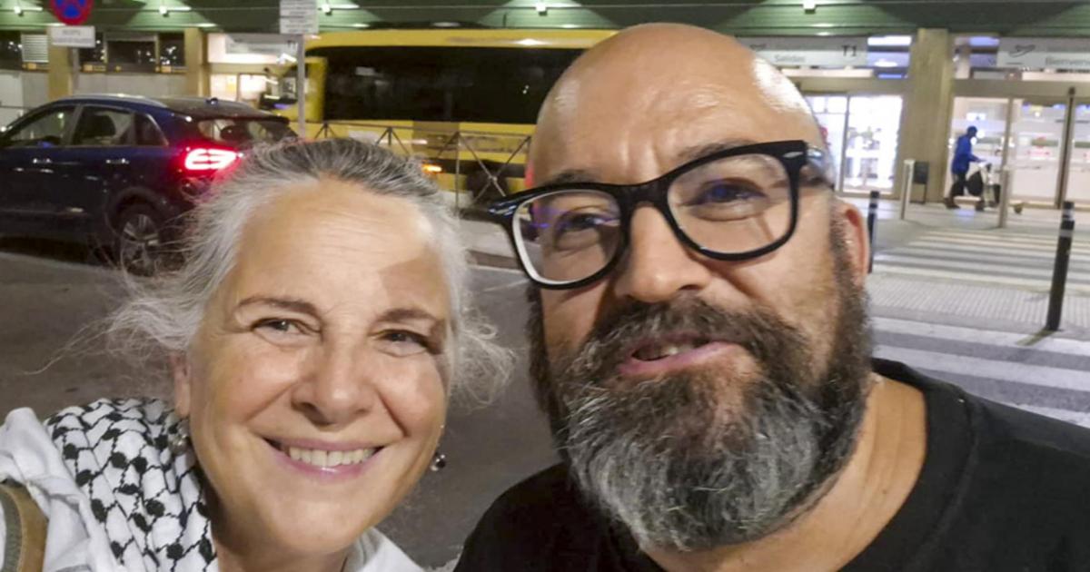 El activista español que viajaba en el barco Handala de la Flotilla de la Libertad, Sergio Toribio, a su llegada a Madrid.