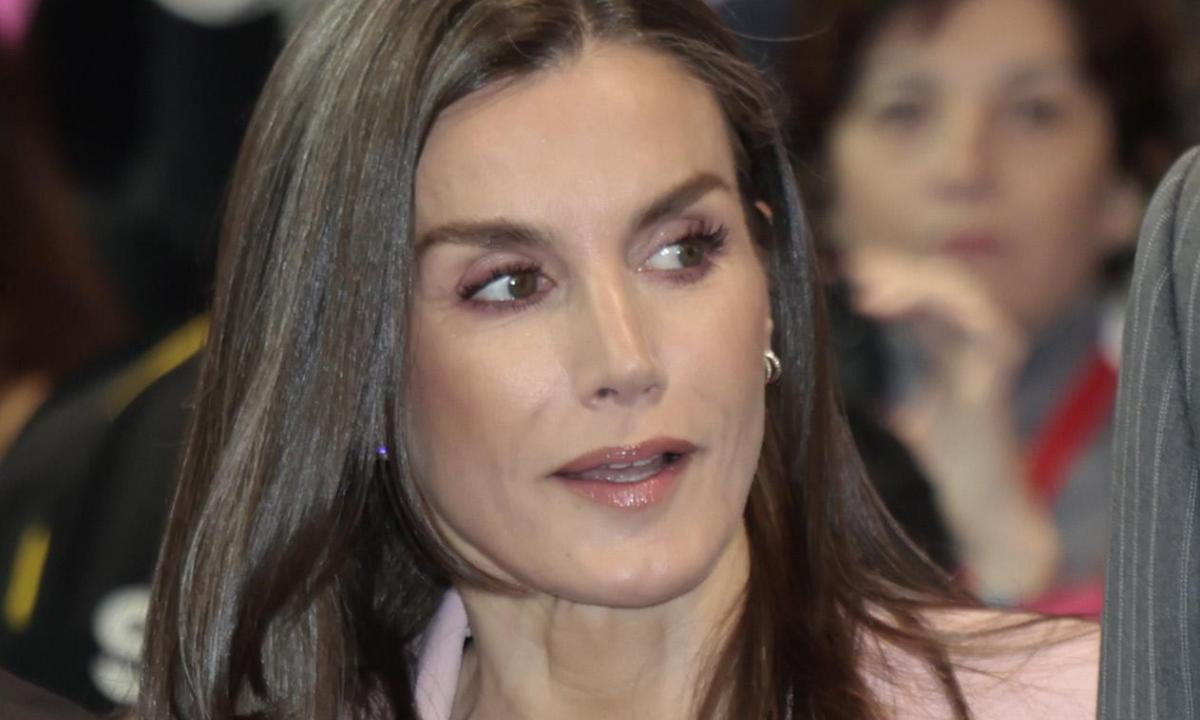 Letizia agota una americana de Zara de menos de 20 euros