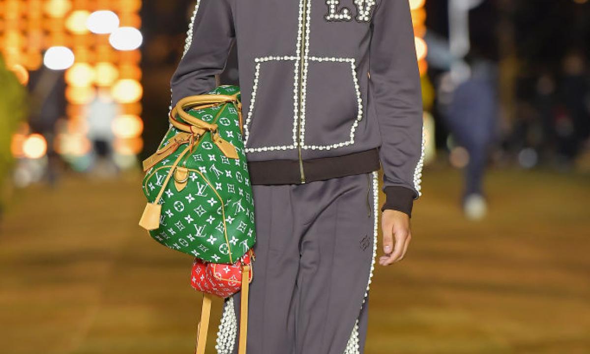 Algunos de los modelos de Louis Vuitton que se han visto en el debut de Pharrell Williams como director creativo de la firma de lujo.