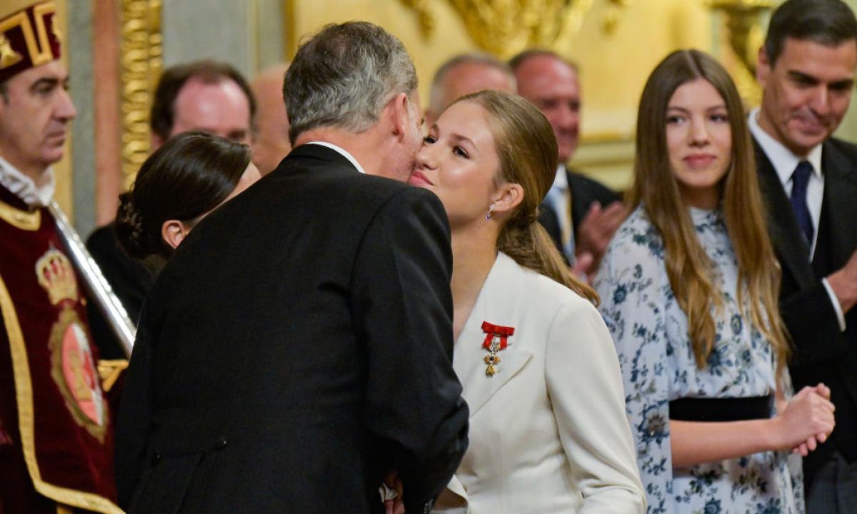 La princesa de Leonor a su padre, el rey Felipe, al terminar el juramento.