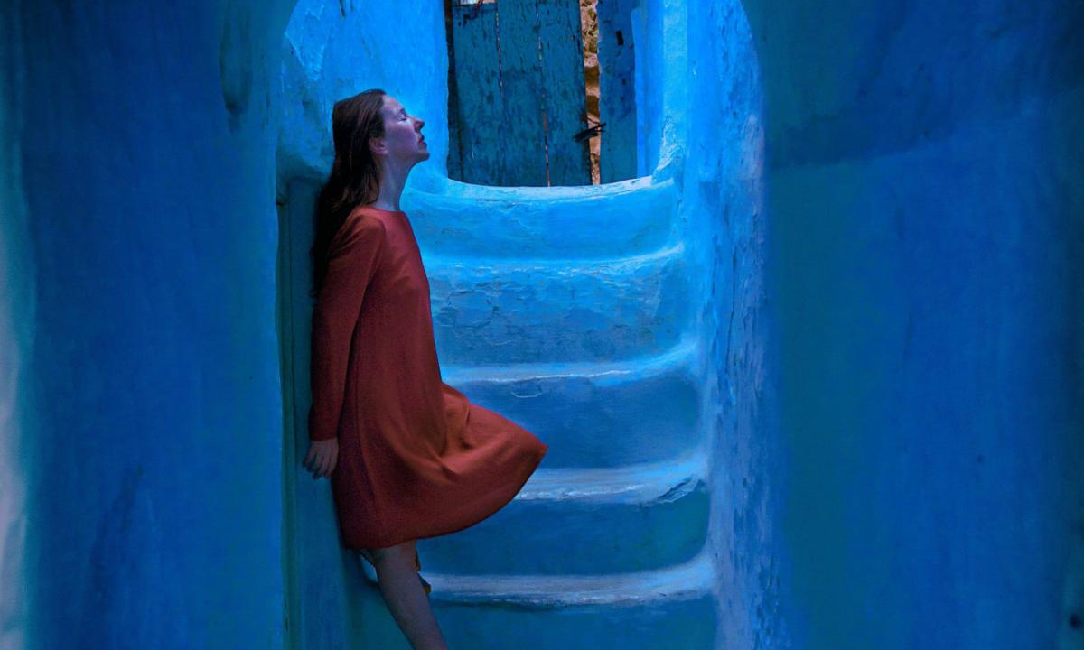 Una mujer en Chefchaouen, Marruecos.