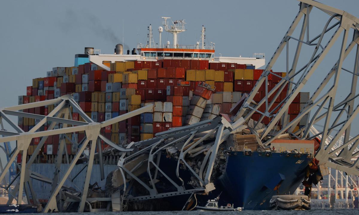 El carguero Dali tras colisionar con el puente de Baltimore.