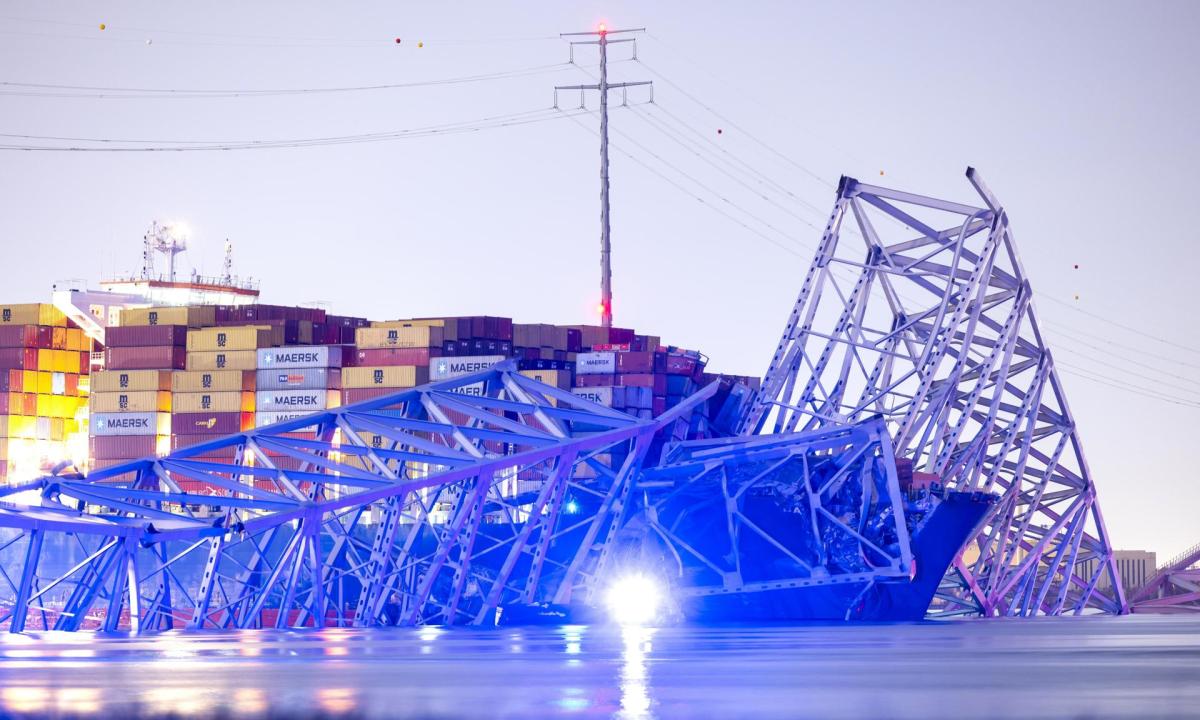 El puente más largo de Baltimore, el Francis Scott Key Bridge, tras sufrir el impacto de un carguero contra uno de sus pilares.