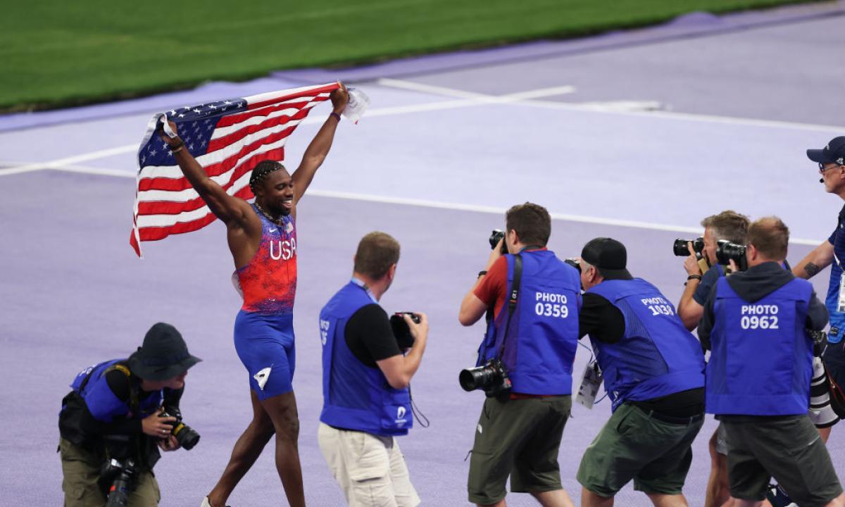 El estadounidense Noah Lyles fue protagonista de una de las pruebas reinas de los Juegos Olímpicos, los cien metros lisos, consiguiendo el oro por solo cinco milésimas de segundo.