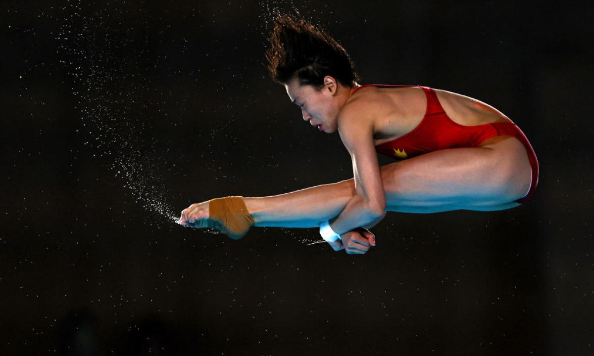 La saltadora china Quan Hongchan firmó un salto perfecto en la final de saltos de trampolín  de 10 m femeninos.