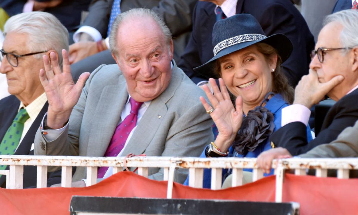 Juan Carlos I 'blinda' en secreto el futuro de sus hijas Elena y Cristina