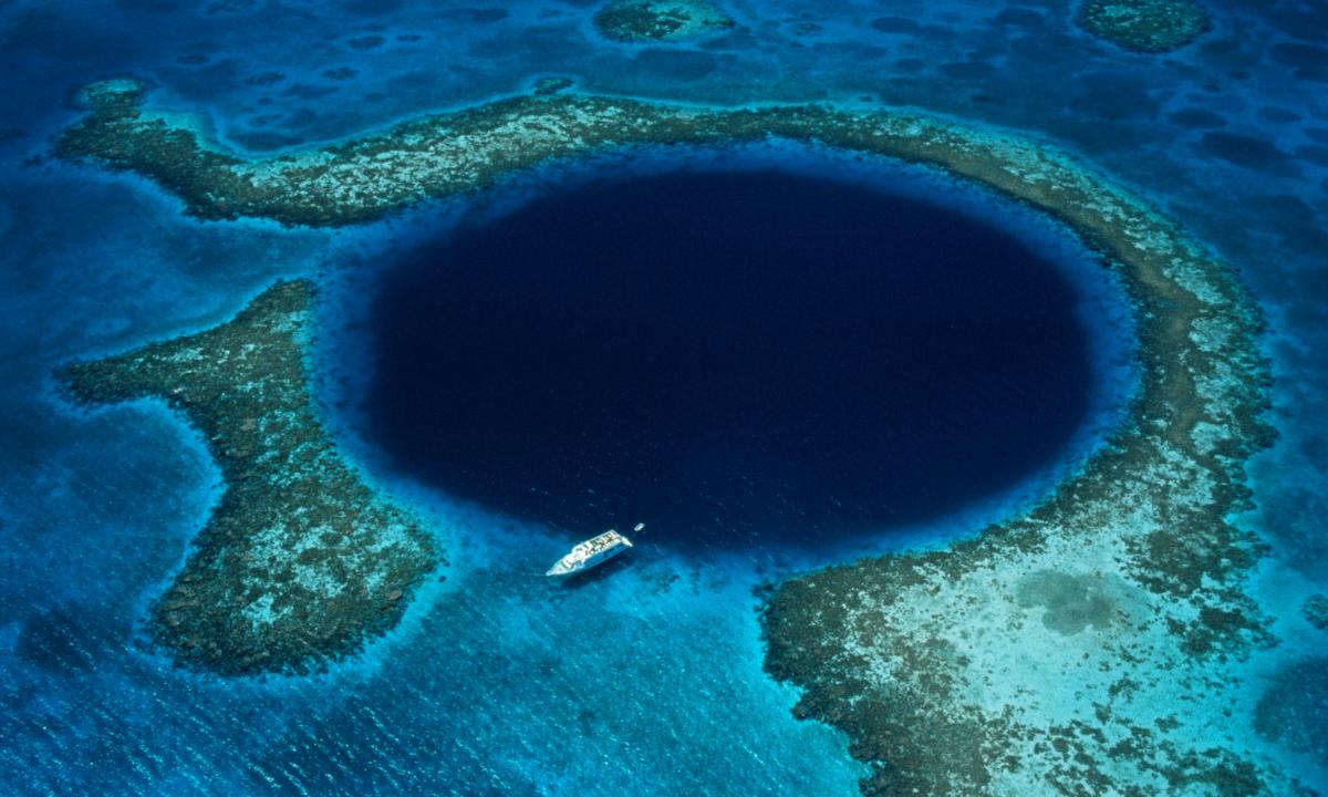 noticiaspuertosantacruz.com.ar - Imagen extraida de: https://www.huffingtonpost.es//planeta/cientificos-descienden-agujero-azul-puerta-rp-2.html