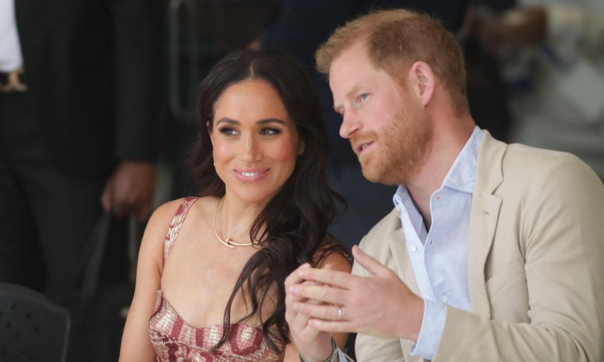 noticiaspuertosantacruz.com.ar - Imagen extraida de: https://www.huffingtonpost.es//life/influencers-celebrities/harry-meghan-unen-resto-voluntarios-ayuda-victimas-incendios-angeles.html