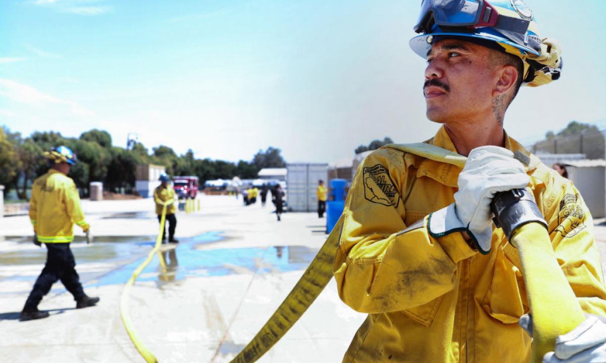 noticiaspuertosantacruz.com.ar - Imagen extraida de: https://www.huffingtonpost.es//global/incendios-angeles-cientos-presos-arriesgan-vidas-batalla-fuego.html