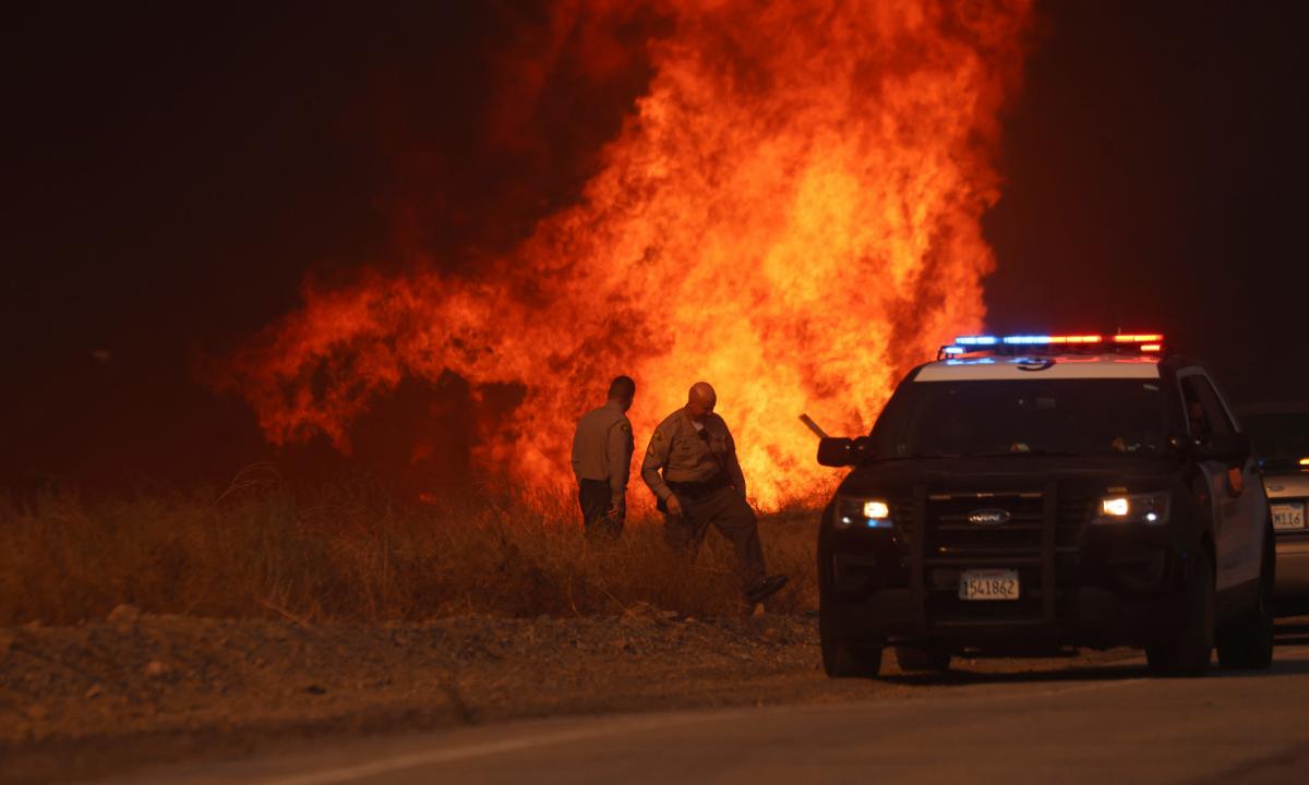 noticiaspuertosantacruz.com.ar - Imagen extraida de: https://www.huffingtonpost.es//global/desalojan-19000-personas-declararse-nuevo-virulento-incendio-angelesbr.html