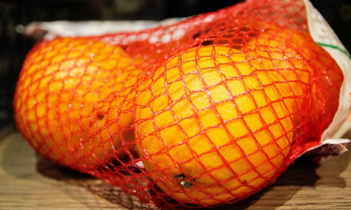 noticiaspuertosantacruz.com.ar - Imagen extraida de: https://www.huffingtonpost.es//life/consumo/el-logico-motivo-malla-naranjas-color-naranja-rp.html