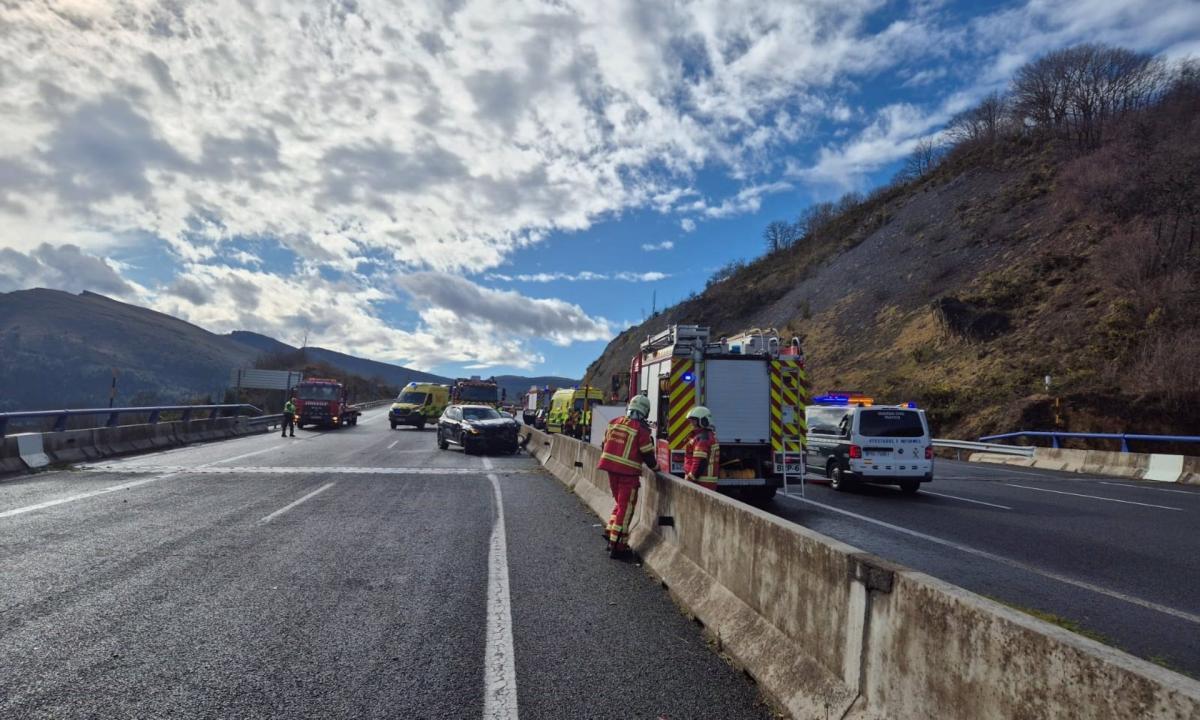 noticiaspuertosantacruz.com.ar - Imagen extraida de: https://www.huffingtonpost.es//sociedad/una-fallecida-siete-heridos-grave-accidente-multiple-granizada-cantabria.html