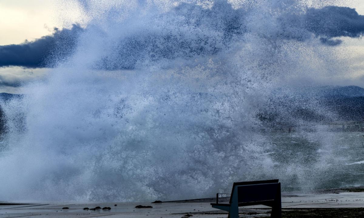 La borrasca Herminia deja vientos huracanados, olas de 10 metros e intensas lluvias