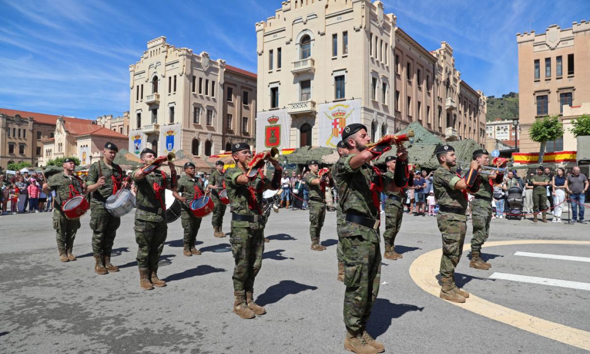 noticiaspuertosantacruz.com.ar - Imagen extraida de: https://www.huffingtonpost.es//politica/la-supercompra-trajes-militares-espanoles-atasca-dos-problemas-monumentales.html