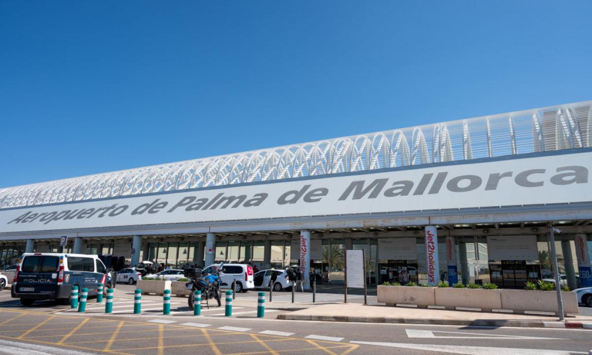 noticiaspuertosantacruz.com.ar - Imagen extraida de: https://www.huffingtonpost.es//global/reino-unido-habla-caos-aeropuerto-mallorca-pasajera-arrodilla-e-implora-admitida.html