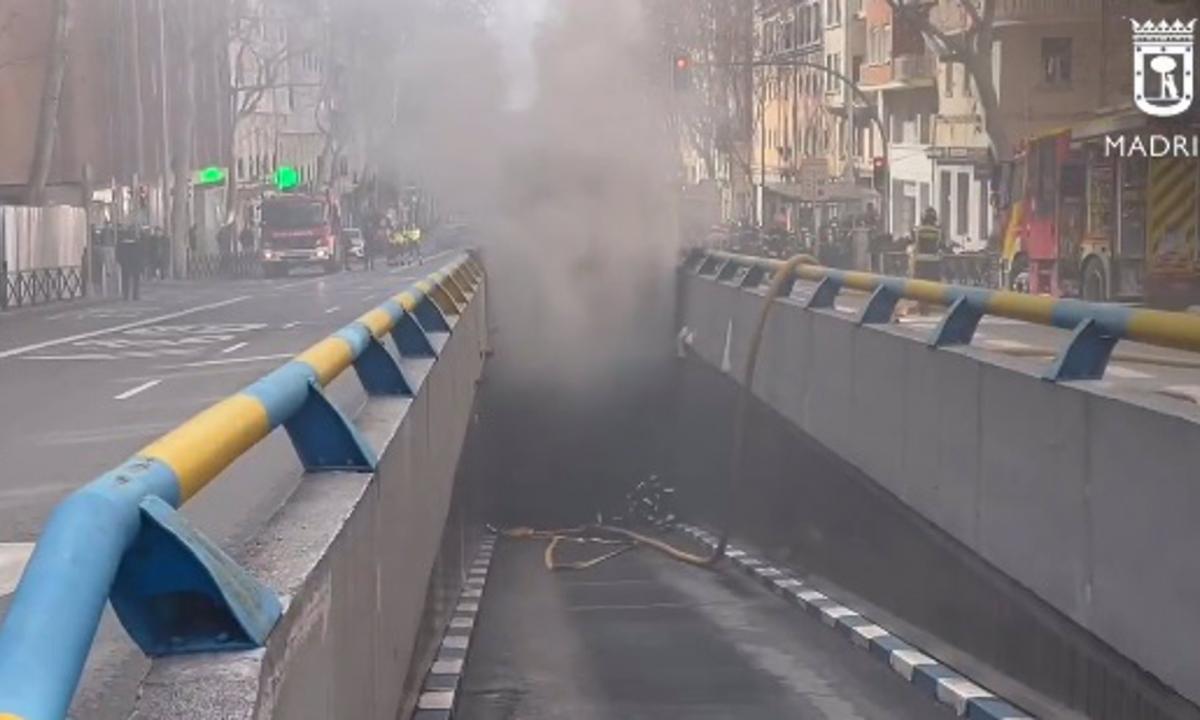 noticiaspuertosantacruz.com.ar - Imagen extraida de: https://www.huffingtonpost.es//sociedad/el-incendio-cochesectricos-parking-subterraneo-madrid-genera-gran-columna-humobr.html