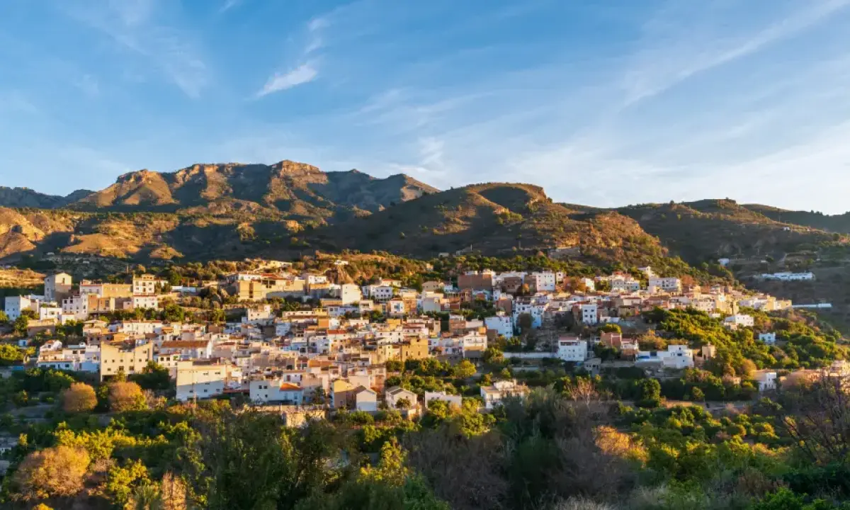 noticiaspuertosantacruz.com.ar - Imagen extraida de: https://www.huffingtonpost.es//life/viajes/ni-dos-desconocido-pueblo-triple-espana-oculta-sublime-sierra.html