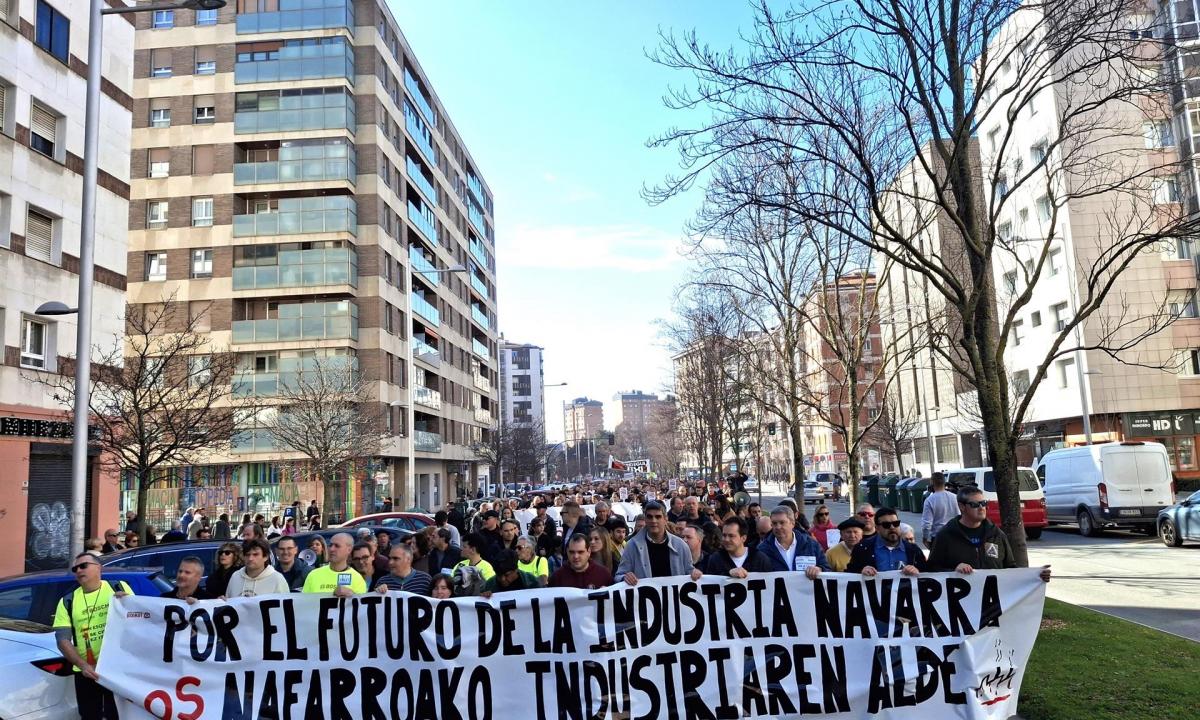 noticiaspuertosantacruz.com.ar - Imagen extraida de: https://www.huffingtonpost.es//politica/multitudinaria-manifestacion-pamplona-defensa-futuro-industria-navarra.html