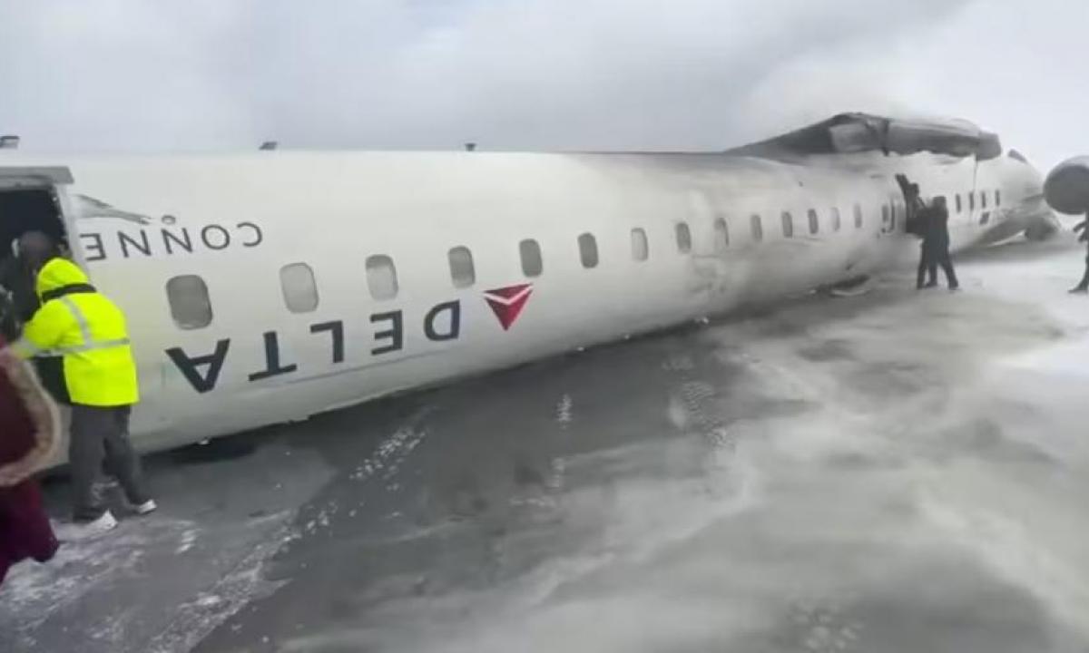 noticiaspuertosantacruz.com.ar - Imagen extraida de: https://www.huffingtonpost.es//global/al-ochos-heridos-accidente-avion-toronto-momento-aterrizaje.html