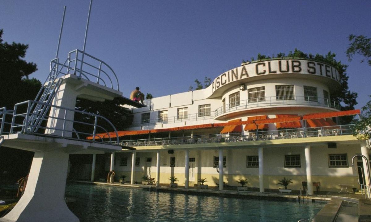 Celebridades de Hollywood se bañaban en esta piscina de Madrid que a día de hoy está abandonada