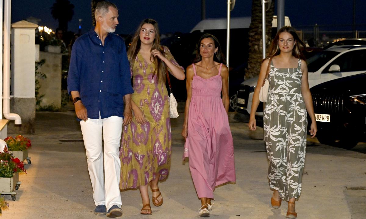 La doble preocupación de los reyes Felipe y Letizia y sus hijas en sus  vacaciones privadas