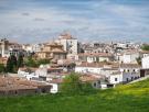 La ciudad española que tiene una iglesia sin torre y una torre sin iglesia