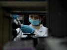 Por qué se dice que ómicron podría acercar el fin de la pandemia tal y como la conocemos