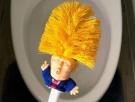 Alguien ha creado una escobilla de baño con el rostro de Trump... Y puedes comprarla