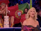 Una mujer batiendo leche desconcierta en Eurovisión: tiene explicación