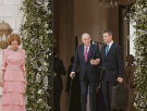 La imagen del rey Juan Carlos en la boda de Hussein de Jordania como pocas veces se le ha visto en España