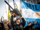 Javier Milei saca la motosierra de los recortes contra la crisis económica de Argentina