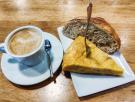 "No lo superes, iguálamelo": arrasa al mostrar lo que vale un desayuno en este bar de Granada