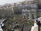 El campo exhibe su fuerza al margen de las organizaciones agrarias y toma Madrid sobre los tractores